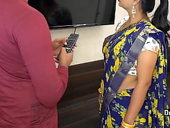 Indian Bhabhi Tempts TV Mechanic For Fuck-A-Thon Concerning Clear Hindi Audio