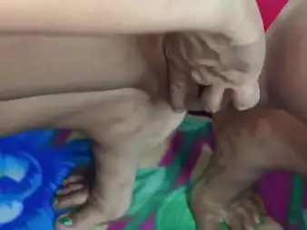 Desi Bhabhi Hindi Soaked Converse Dt Weenie - Hot Desi Action!