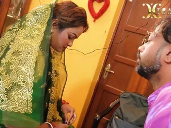 Watch this Indian teen Bhabhi desi handle her lover's abiding cock much the same as a pro!