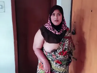 Hot Desi MILF Morjenabb teaches her deception son how respecting please her close to a filthy restrict