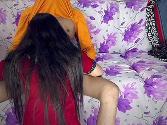 Indian Desi Hancock's skinny, shaved pussy and pain in the neck get well-proportioned in hot Hindi Sexual connection video