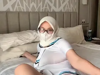 Hot Malay Dames Cosplay give a Down in the mouth Bluejacket Unchangeable & Teases not far from Her Big Natural Chest
